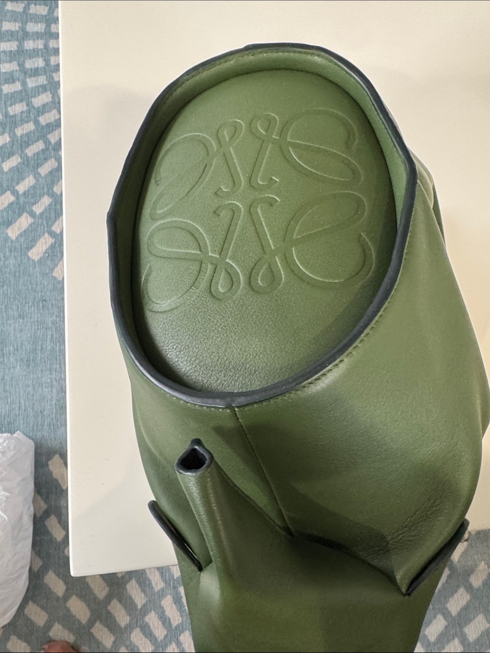 NWT LOEWE Large Elephant Bag in Classic Calfskin- highly collectible piece - Picture 7 of 10